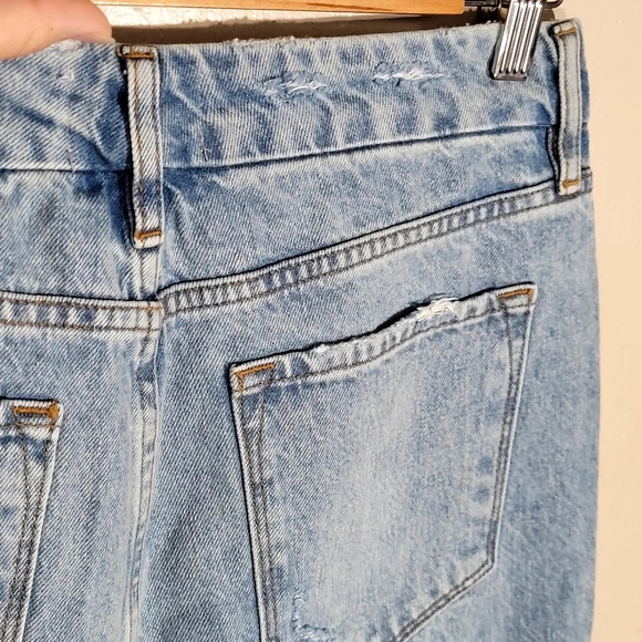 Frame Flared Lightwashed Jeans - Picture 4 of 5